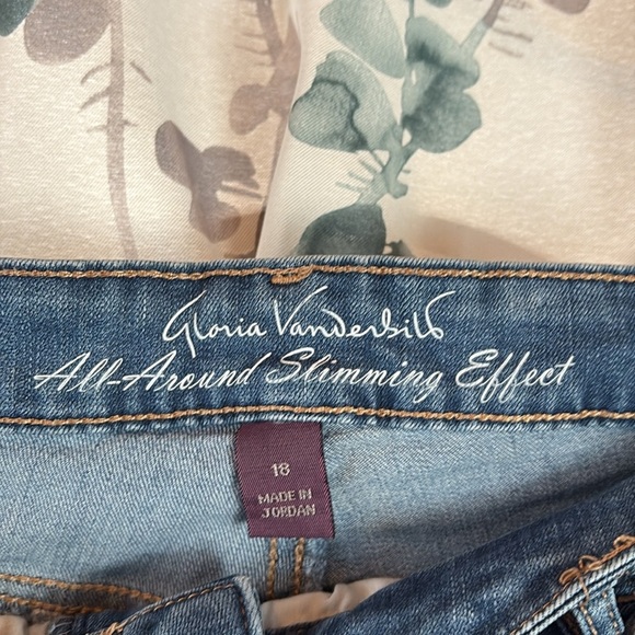 Gloria Vanderbilt Blue Relaxed Jeans Classic Denim Style - Picture 2 of 4